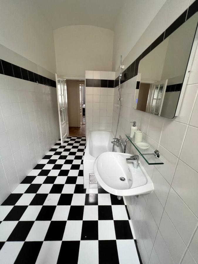 Iconic Suite_@o&r Apartament *