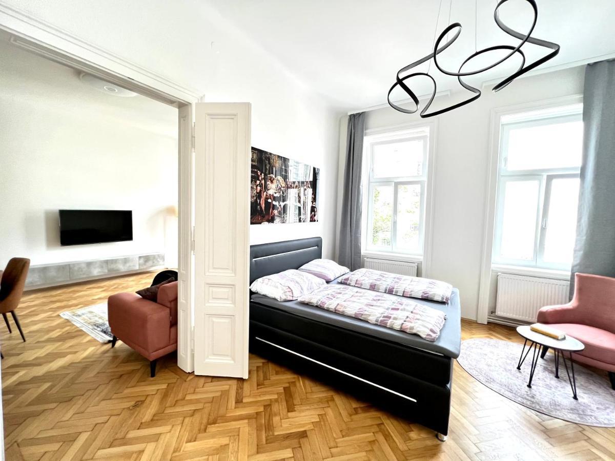 Iconic Suite_@o&r Apartament *